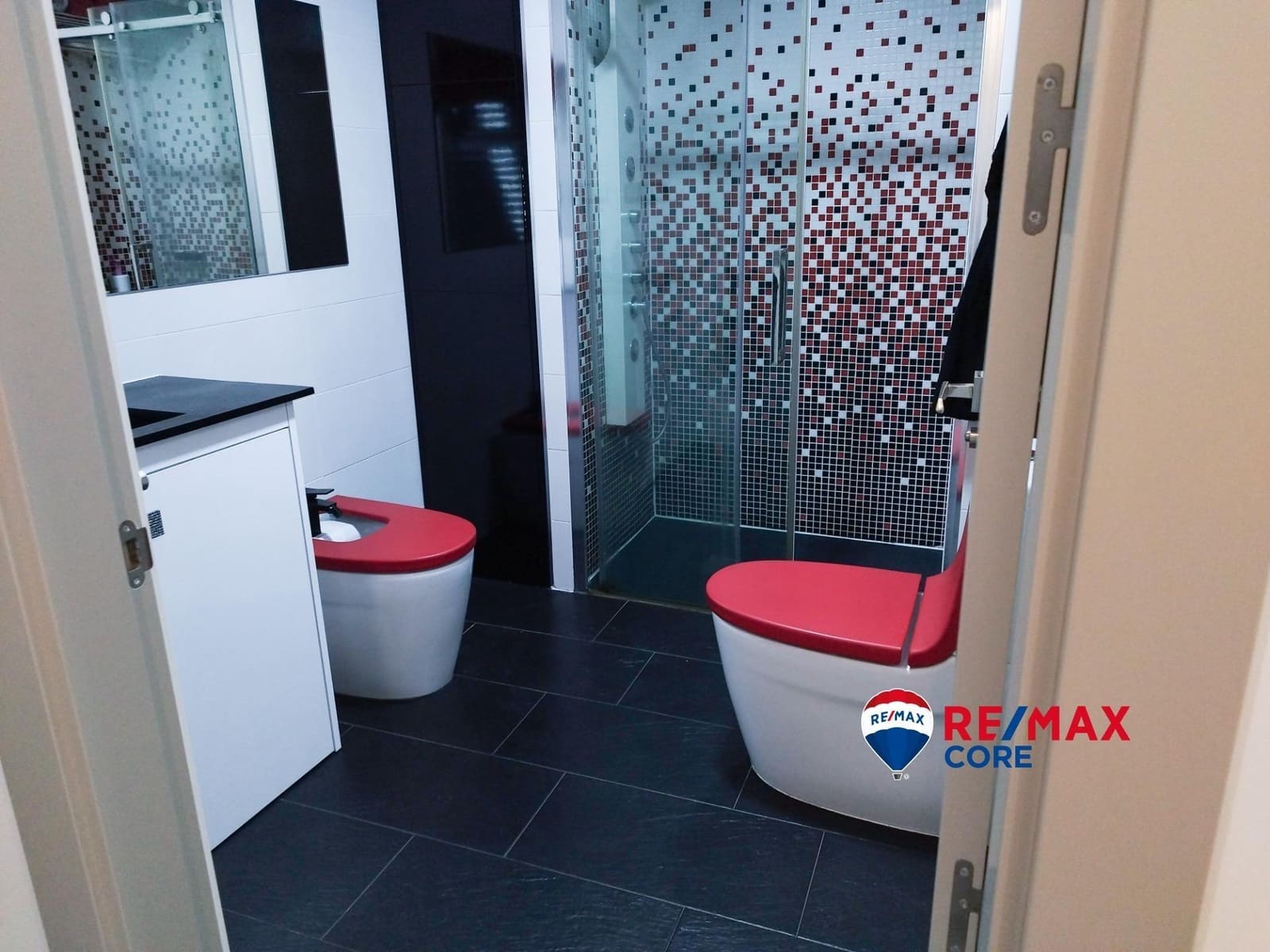 2 slaapkamer Flat te koop in Badajoz stad met garage - € 181.800 (Ref: 9317853)