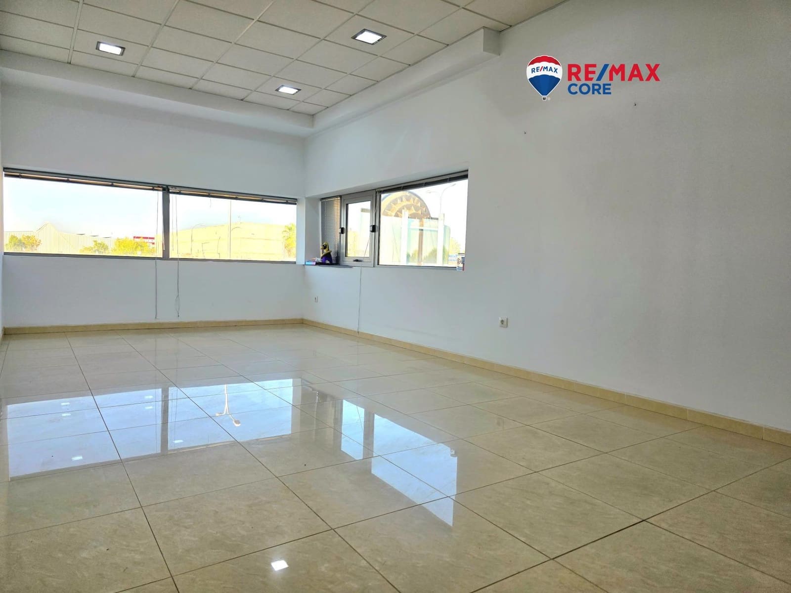 Kommersiell til leie i Almendralejo - € 400 (Ref: 9334966)