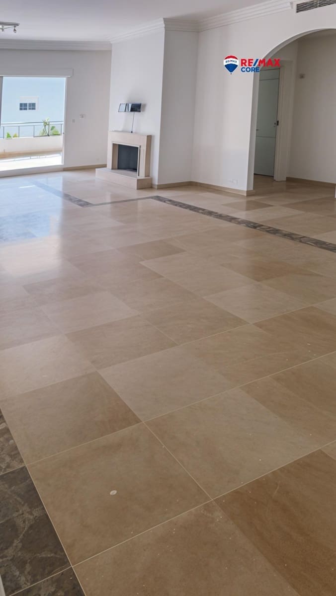 2 bedroom Flat for sale in Nueva Andalucia with pool garage - € 435,000 (Ref: 9362639)