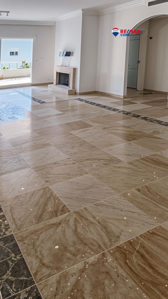 2 bedroom Flat for sale in Nueva Andalucia with pool garage - € 435,000 (Ref: 9362639)