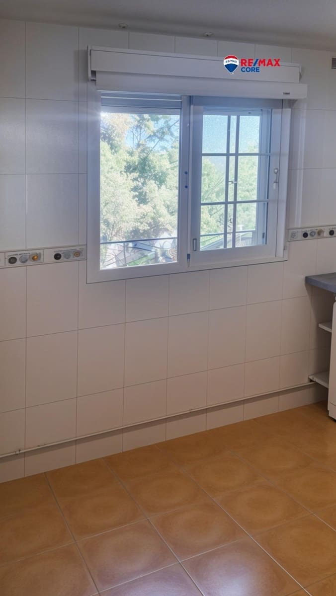 2 bedroom Flat for sale in Nueva Andalucia with pool garage - € 435,000 (Ref: 9362639)