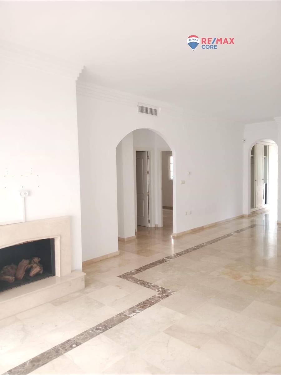 2 bedroom Flat for sale in Nueva Andalucia with pool garage - € 435,000 (Ref: 9362639)