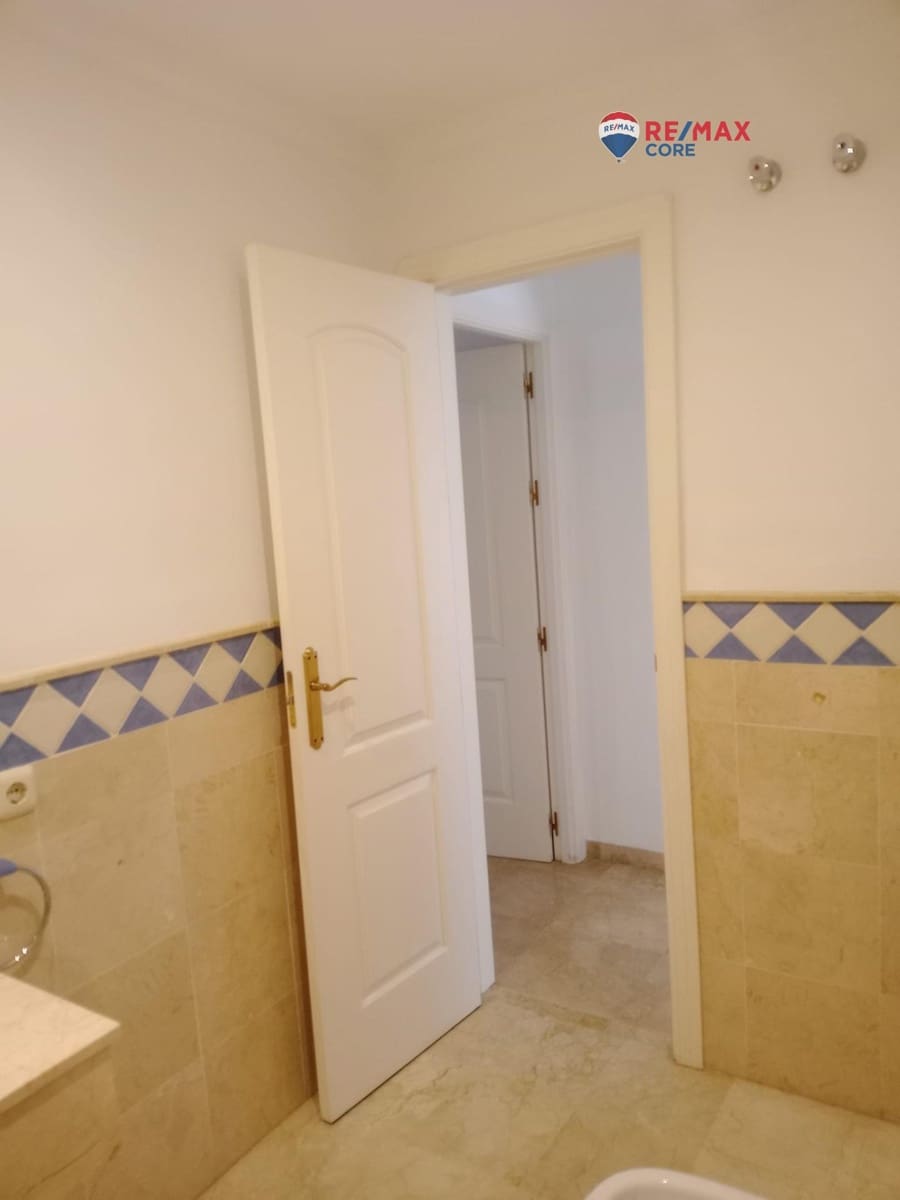 2 bedroom Flat for sale in Nueva Andalucia with pool garage - € 435,000 (Ref: 9362639)