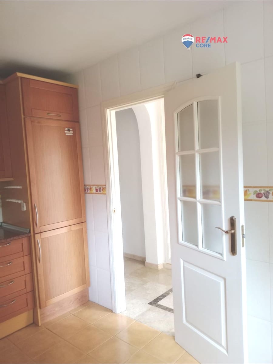 2 bedroom Flat for sale in Nueva Andalucia with pool garage - € 435,000 (Ref: 9362639)