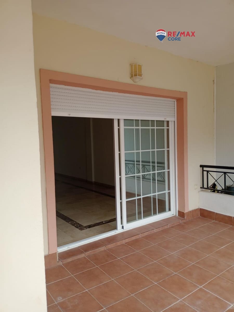2 bedroom Flat for sale in Nueva Andalucia with pool garage - € 435,000 (Ref: 9362639)