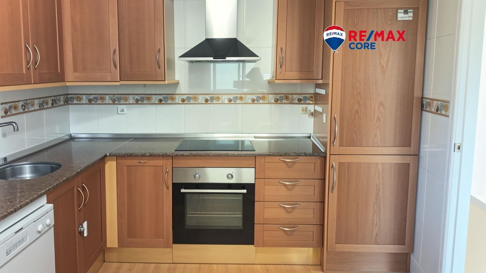 2 bedroom Flat for sale in Nueva Andalucia with pool garage - € 435,000 (Ref: 9362639)