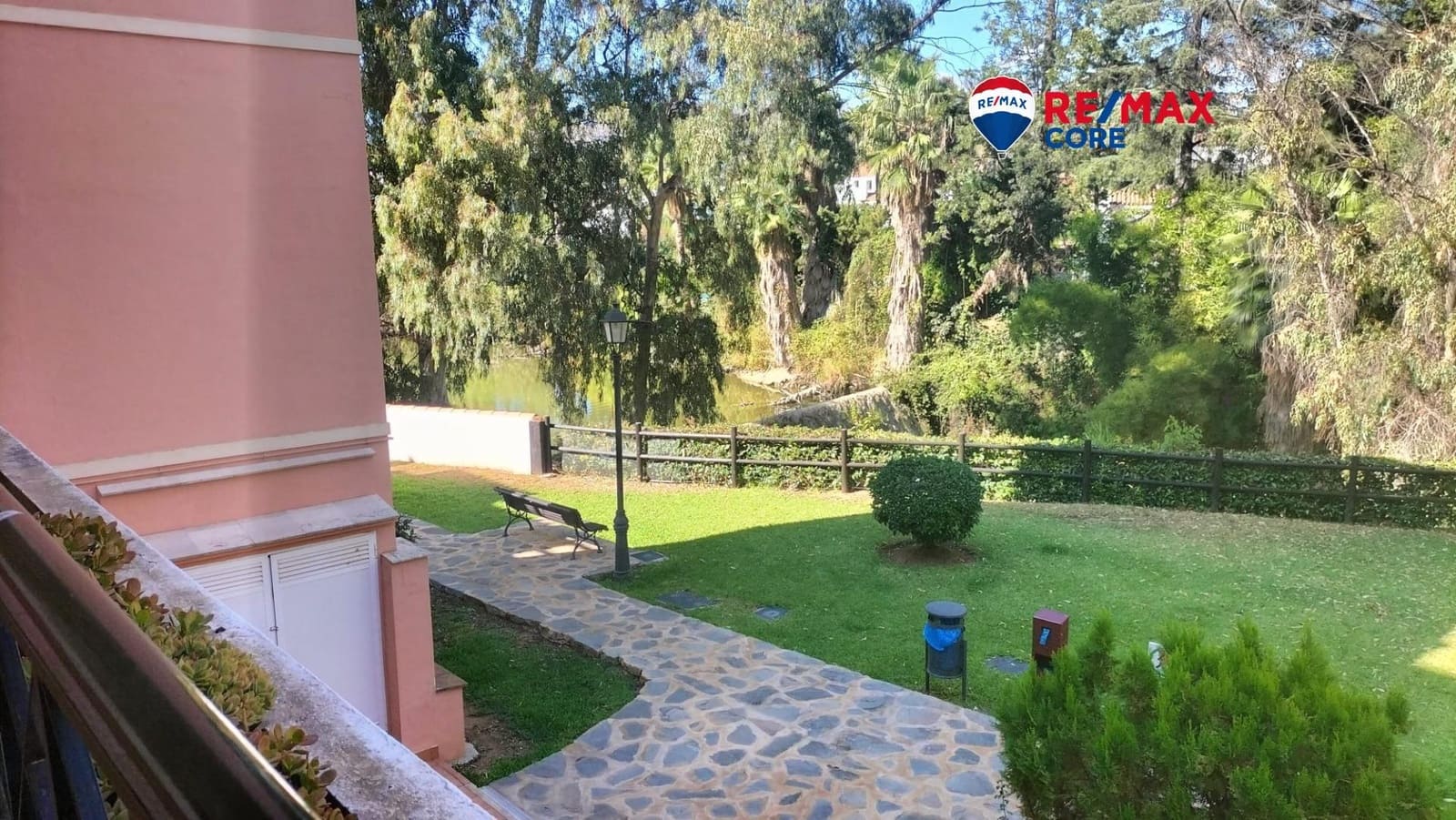 2 bedroom Flat for sale in Nueva Andalucia with pool garage - € 435,000 (Ref: 9362639)