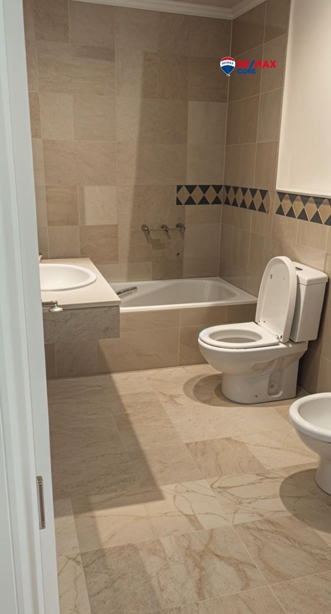 2 bedroom Flat for sale in Nueva Andalucia with pool garage - € 435,000 (Ref: 9362639)