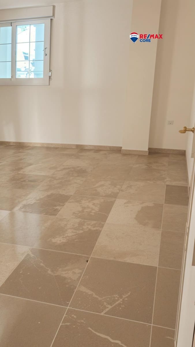 2 bedroom Flat for sale in Nueva Andalucia with pool garage - € 435,000 (Ref: 9362639)