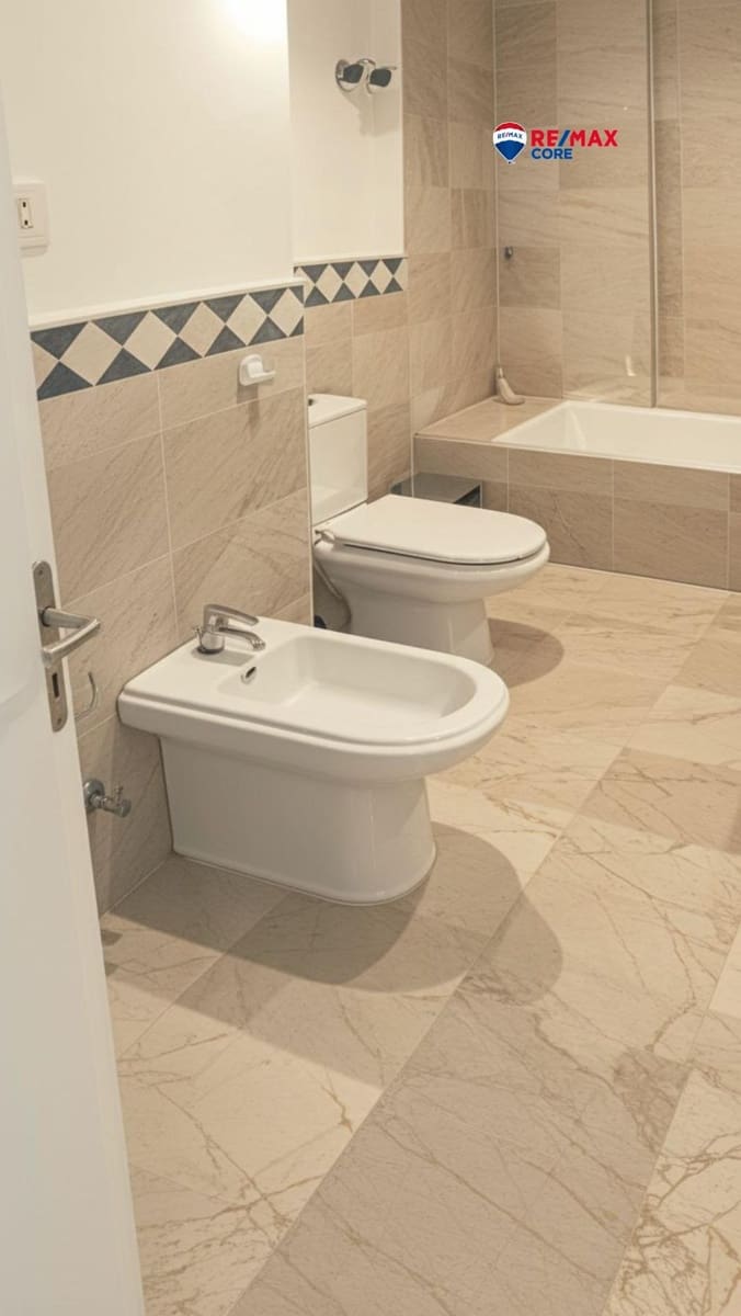 2 bedroom Flat for sale in Nueva Andalucia with pool garage - € 435,000 (Ref: 9362639)