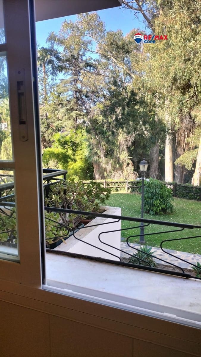 2 bedroom Flat for sale in Nueva Andalucia with pool garage - € 435,000 (Ref: 9362639)