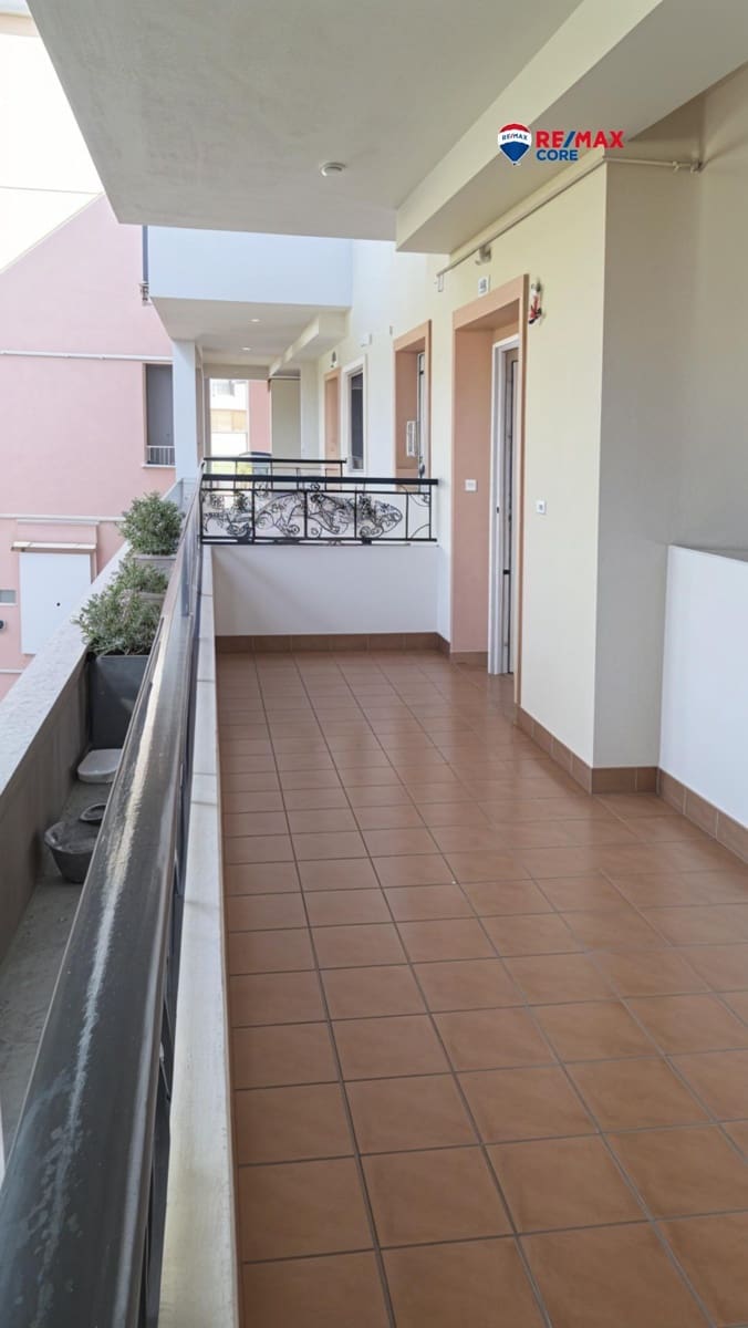 2 bedroom Flat for sale in Nueva Andalucia with pool garage - € 435,000 (Ref: 9362639)