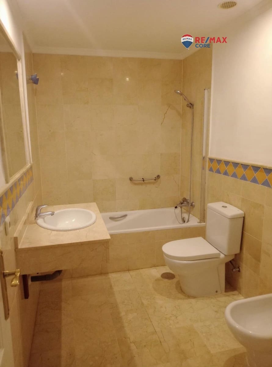 2 bedroom Flat for sale in Nueva Andalucia with pool garage - € 435,000 (Ref: 9362639)