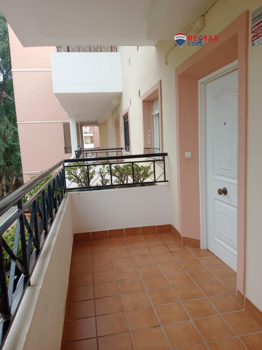 2 bedroom Flat for sale in Nueva Andalucia with pool garage - € 435,000 (Ref: 9362639)