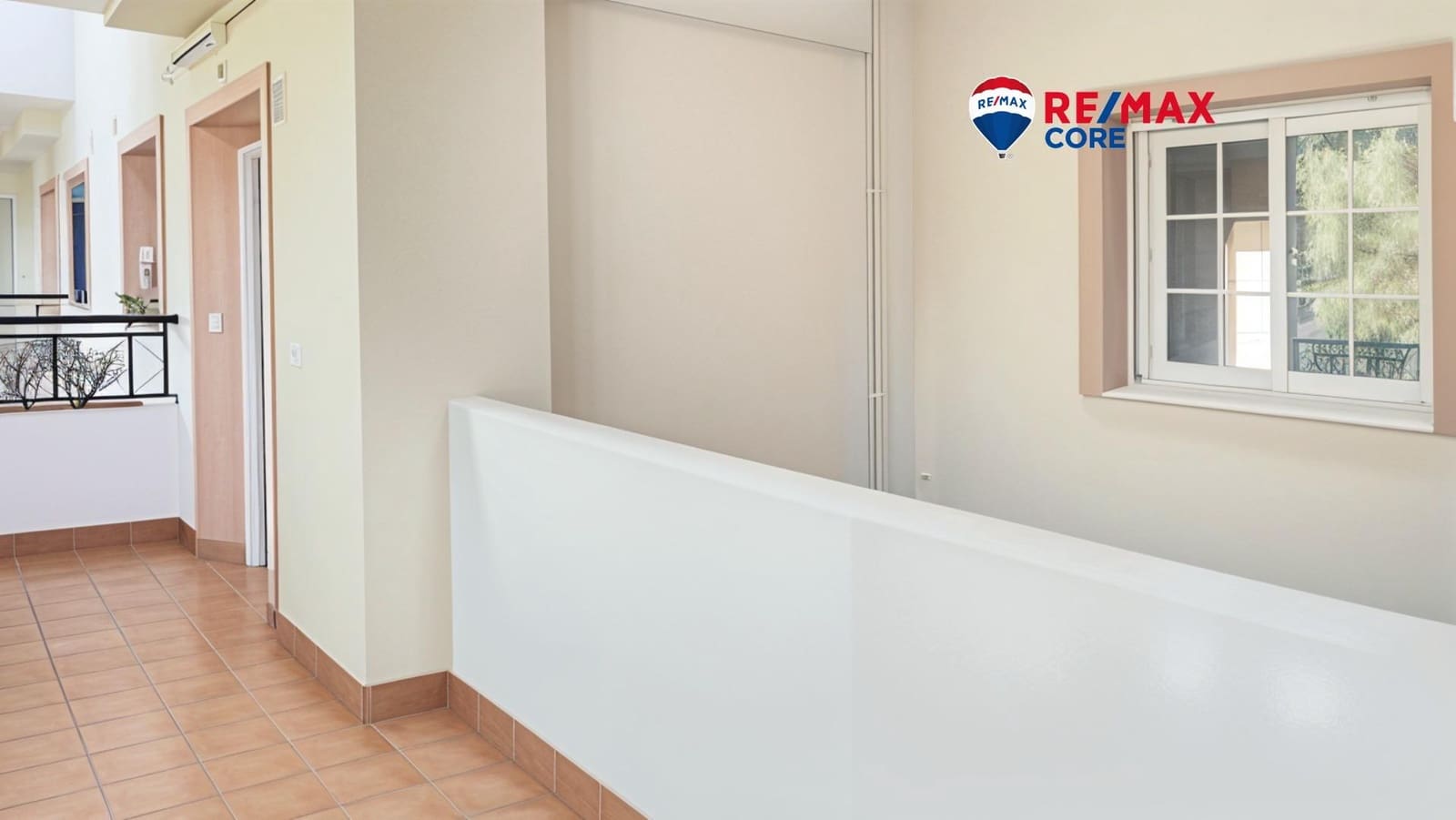 2 bedroom Flat for sale in Nueva Andalucia with pool garage - € 435,000 (Ref: 9362639)