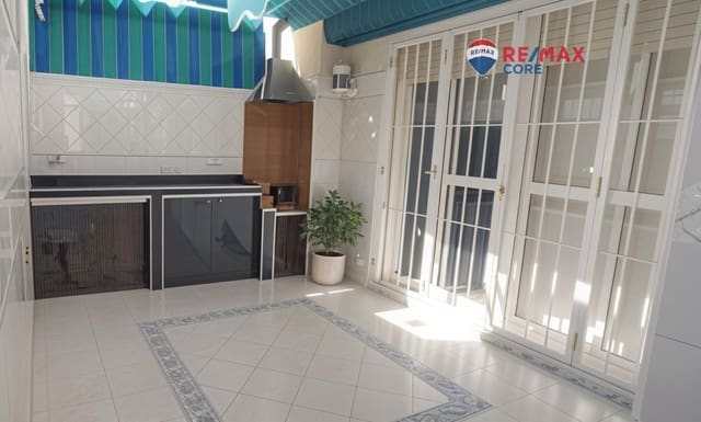 4 makuuhuone Rivitalo myytävänä paikassa Ciudad Jardín, Badajoz kaupunki mukana 
autotalli - 348 000 € (Ref: 9374047)