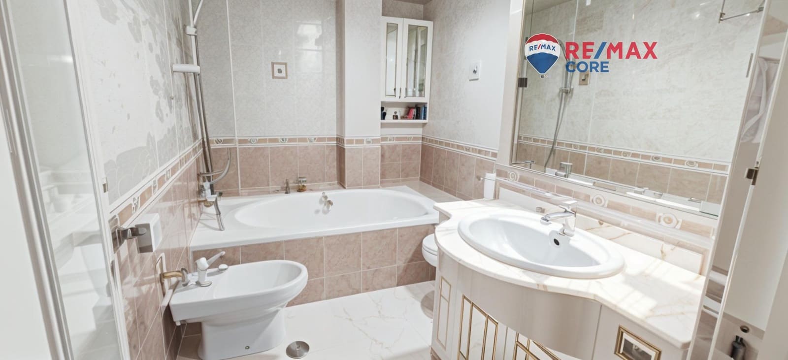 4 quarto Moradia em Banda para venda em Badajoz cidade com garagem - 348 000 € (Ref: 9374047)