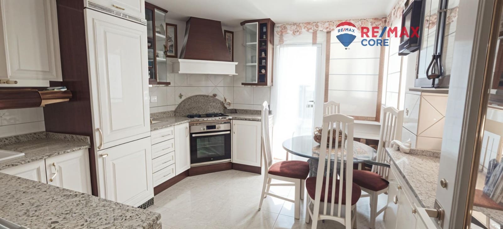 4 quarto Moradia em Banda para venda em Badajoz cidade com garagem - 348 000 € (Ref: 9374047)