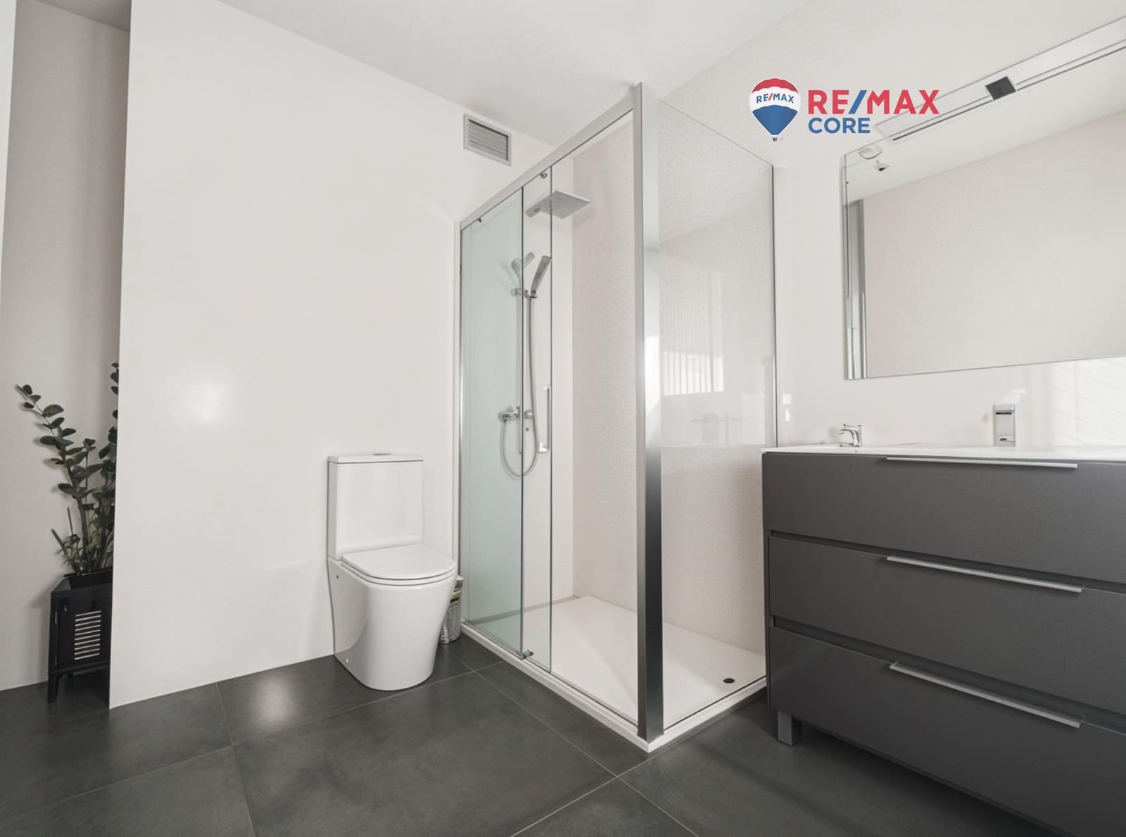 4 quarto Moradia em Banda para venda em Badajoz cidade com garagem - 348 000 € (Ref: 9374047)