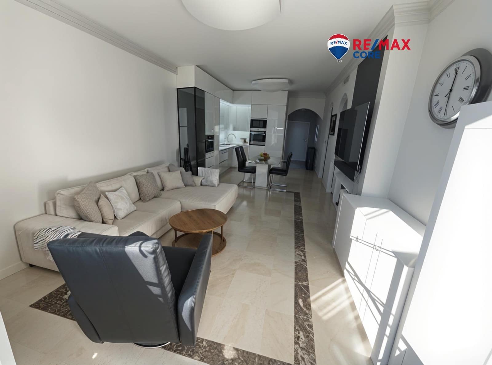 Piso de 3 habitaciones en Nueva Andalucia en venta con piscina - 469.000 € (Ref: 9393297)