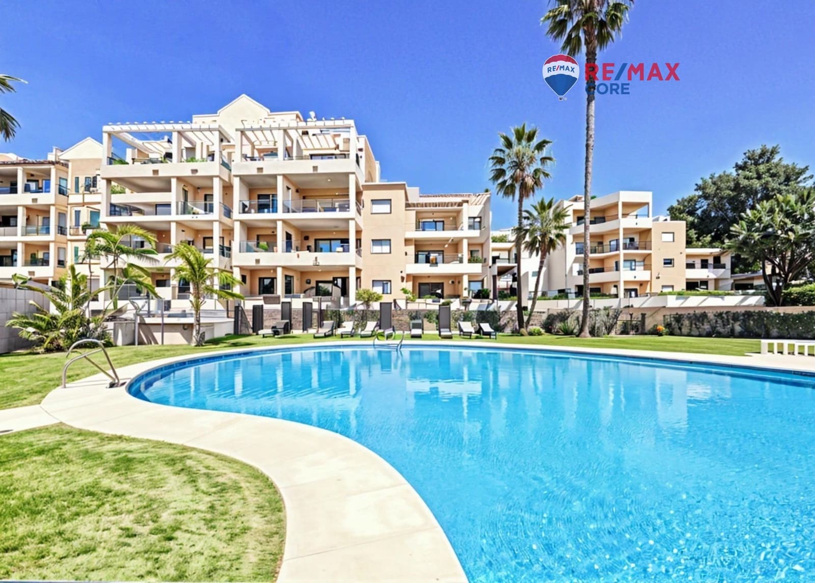 Piso de 3 habitaciones en Nueva Andalucia en venta con piscina - 469.000 € (Ref: 9393297)