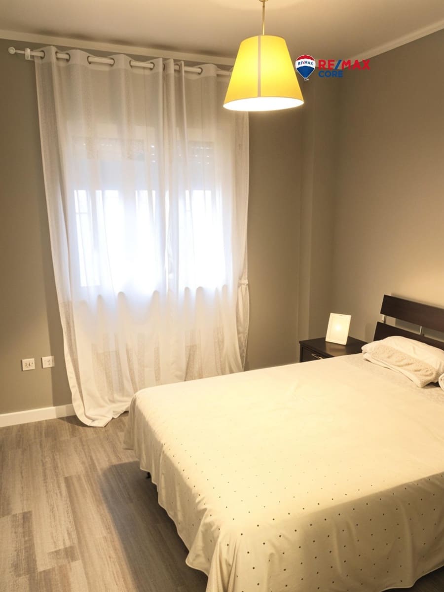 4 bedroom Flat for sale in El Puerto de Santa Maria - € 250,000 (Ref: 9393930)