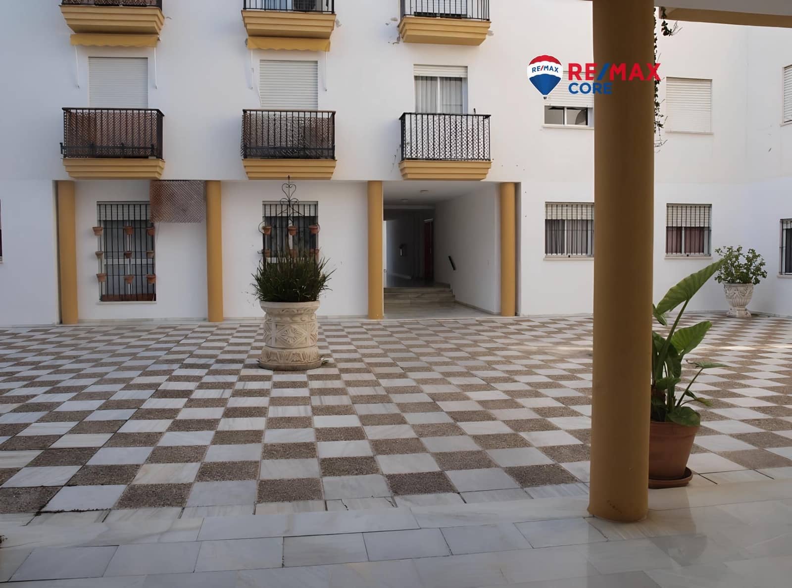 4 bedroom Flat for sale in El Puerto de Santa Maria - € 250,000 (Ref: 9393930)
