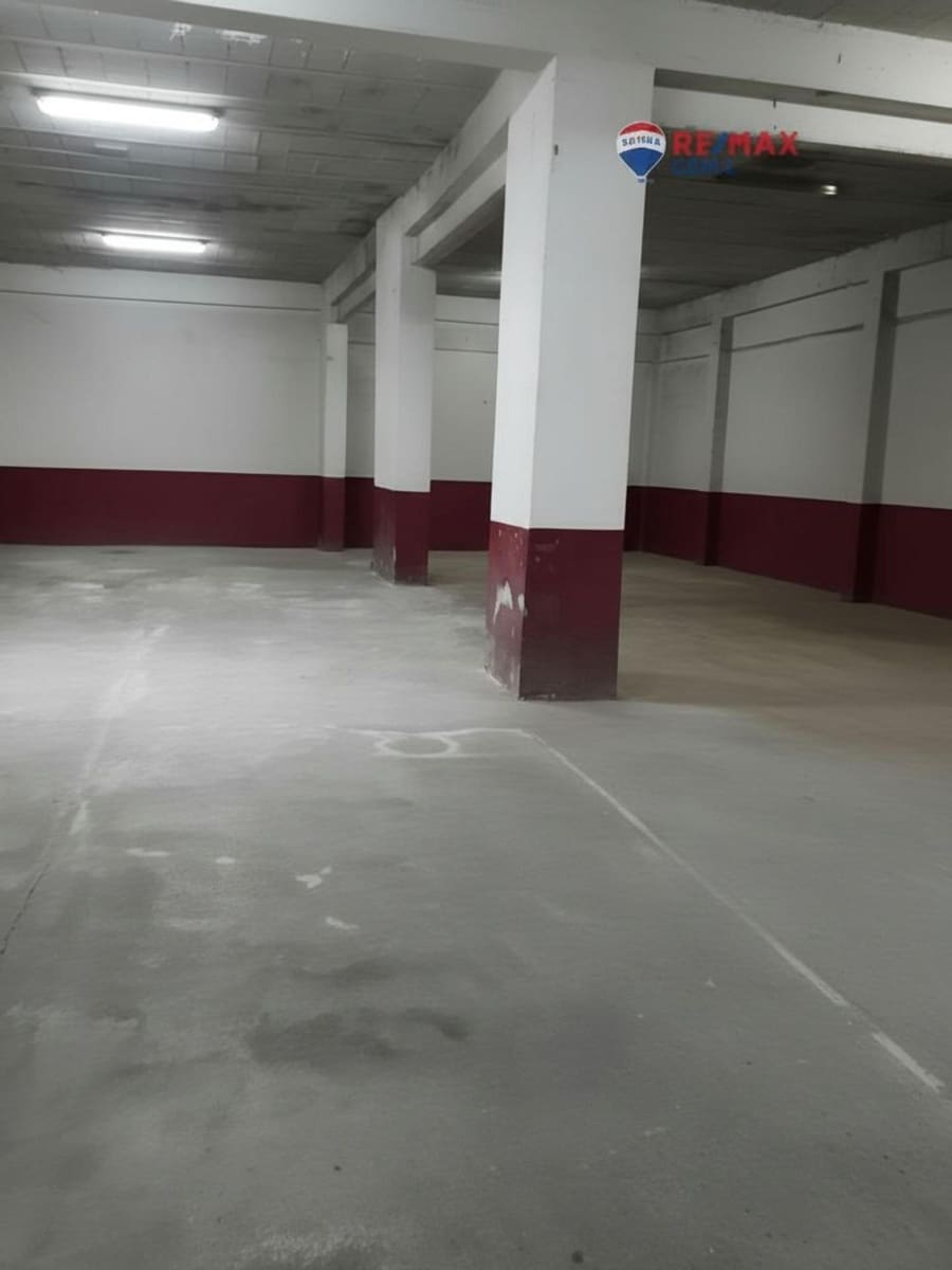 Commercial for sale in Badajoz city with garage - € 120,000 (Ref: 9401046)