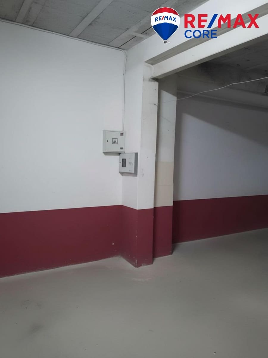 Commercial for sale in Badajoz city with garage - € 120,000 (Ref: 9401046)