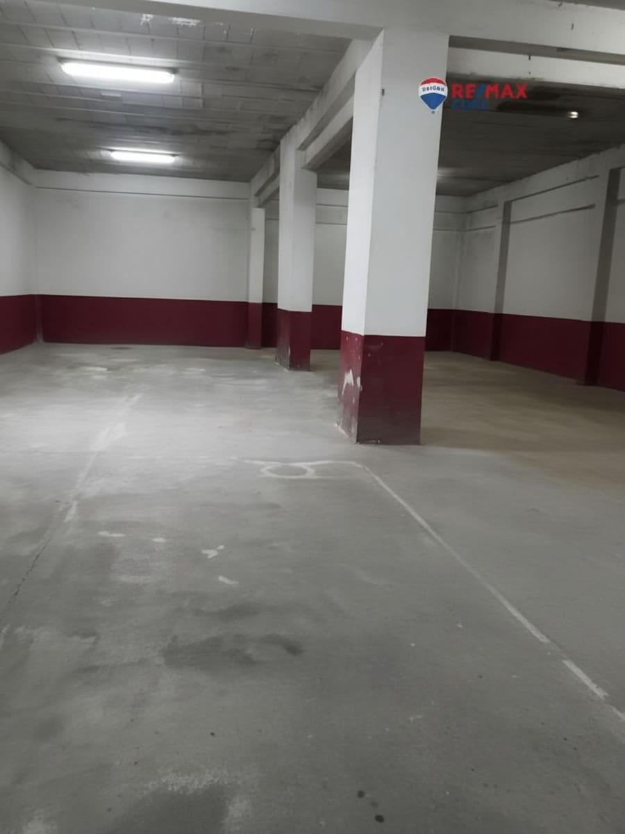 Commercial for sale in Badajoz city with garage - € 120,000 (Ref: 9401046)