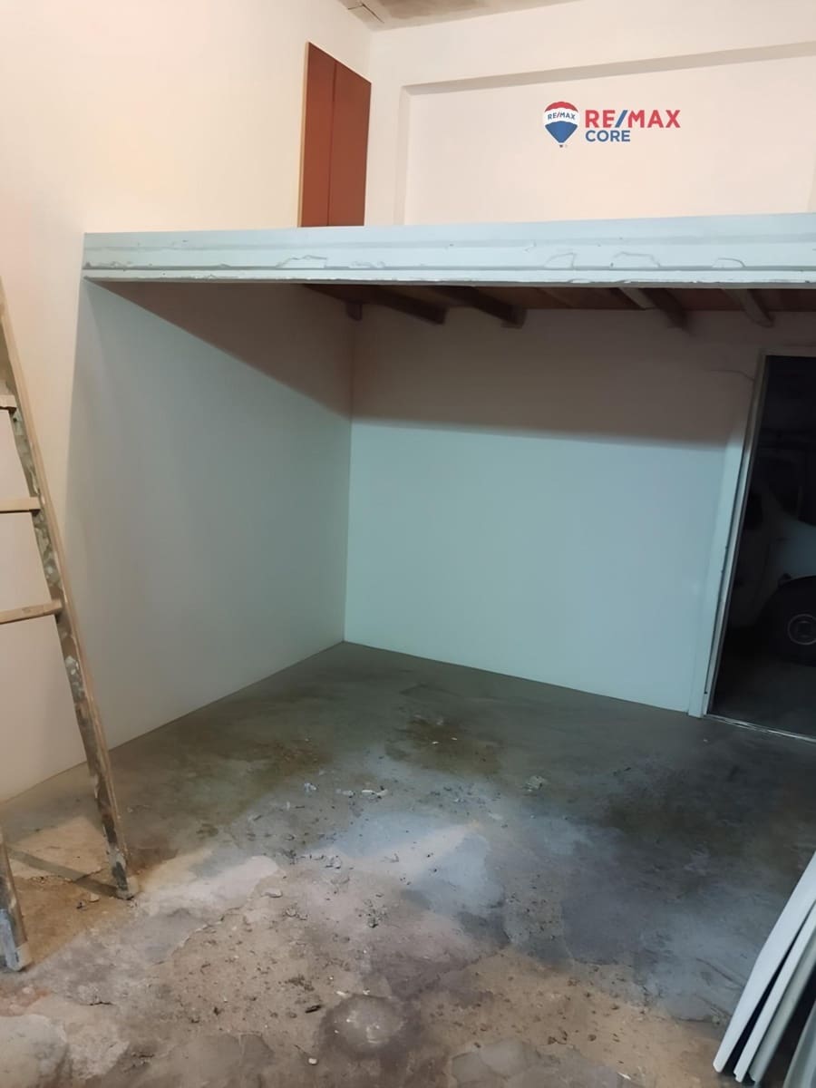 Commercial for sale in Badajoz city with garage - € 120,000 (Ref: 9401046)