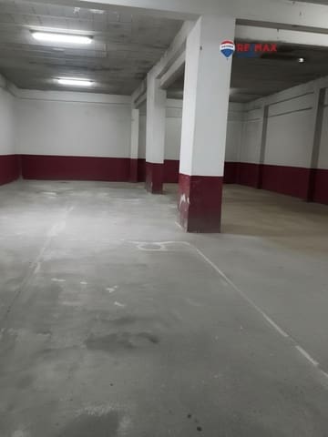 Commercial for sale in Badajoz city with garage - € 120,000 (Ref: 9401046)