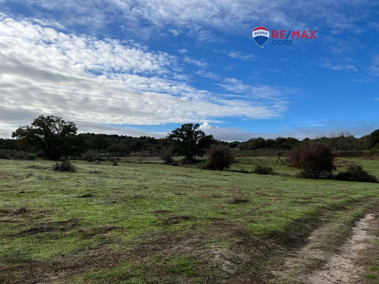 Ubebygd land til salgs i Valencia de Alcantara - € 192 000 (Ref: 9401047)