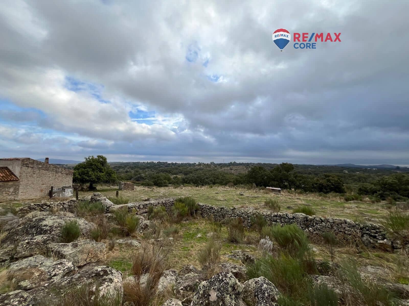 Ubebygd land til salgs i Valencia de Alcantara - € 192 000 (Ref: 9401047)