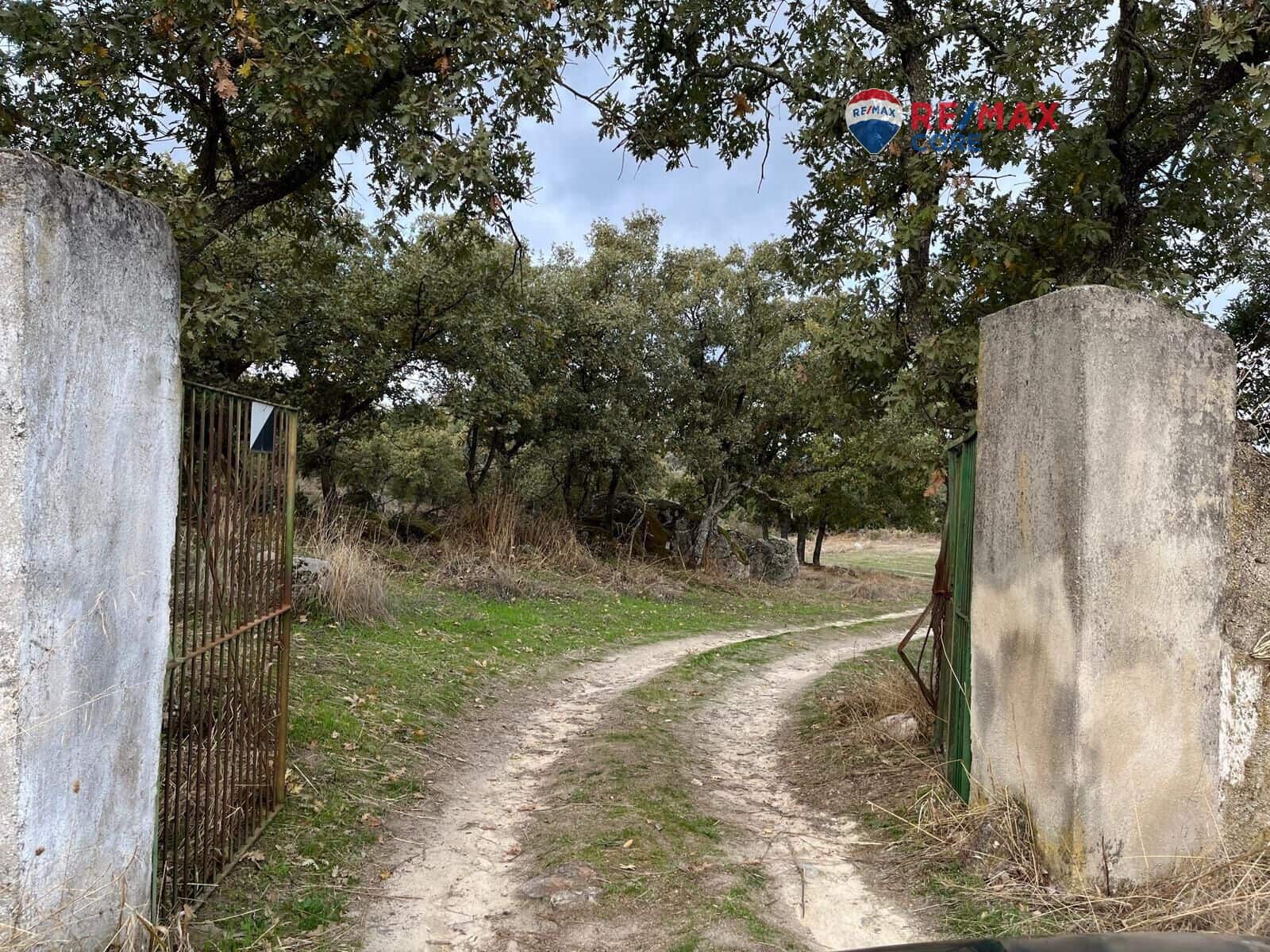 Ubebygd land til salgs i Valencia de Alcantara - € 192 000 (Ref: 9401047)