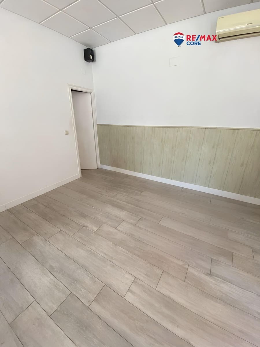 Kommersiell til salgs i Caceres by - € 70 000 (Ref: 9424449)