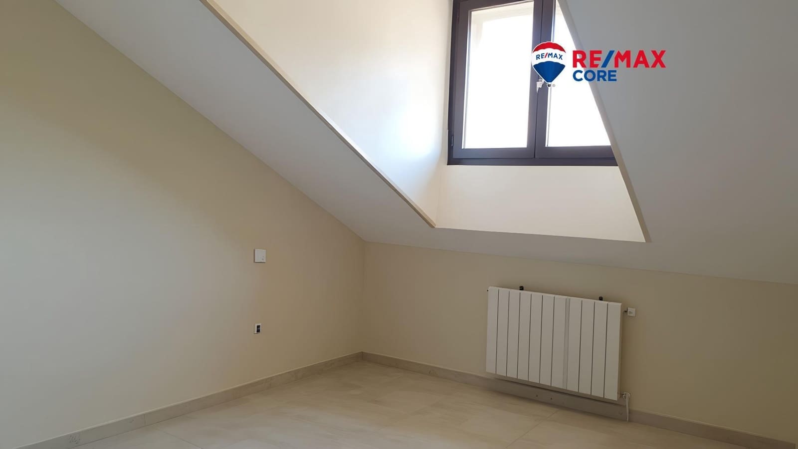 2 bedroom Flat for sale in Navalmoral de la Mata - € 90,000 (Ref: 9431073)