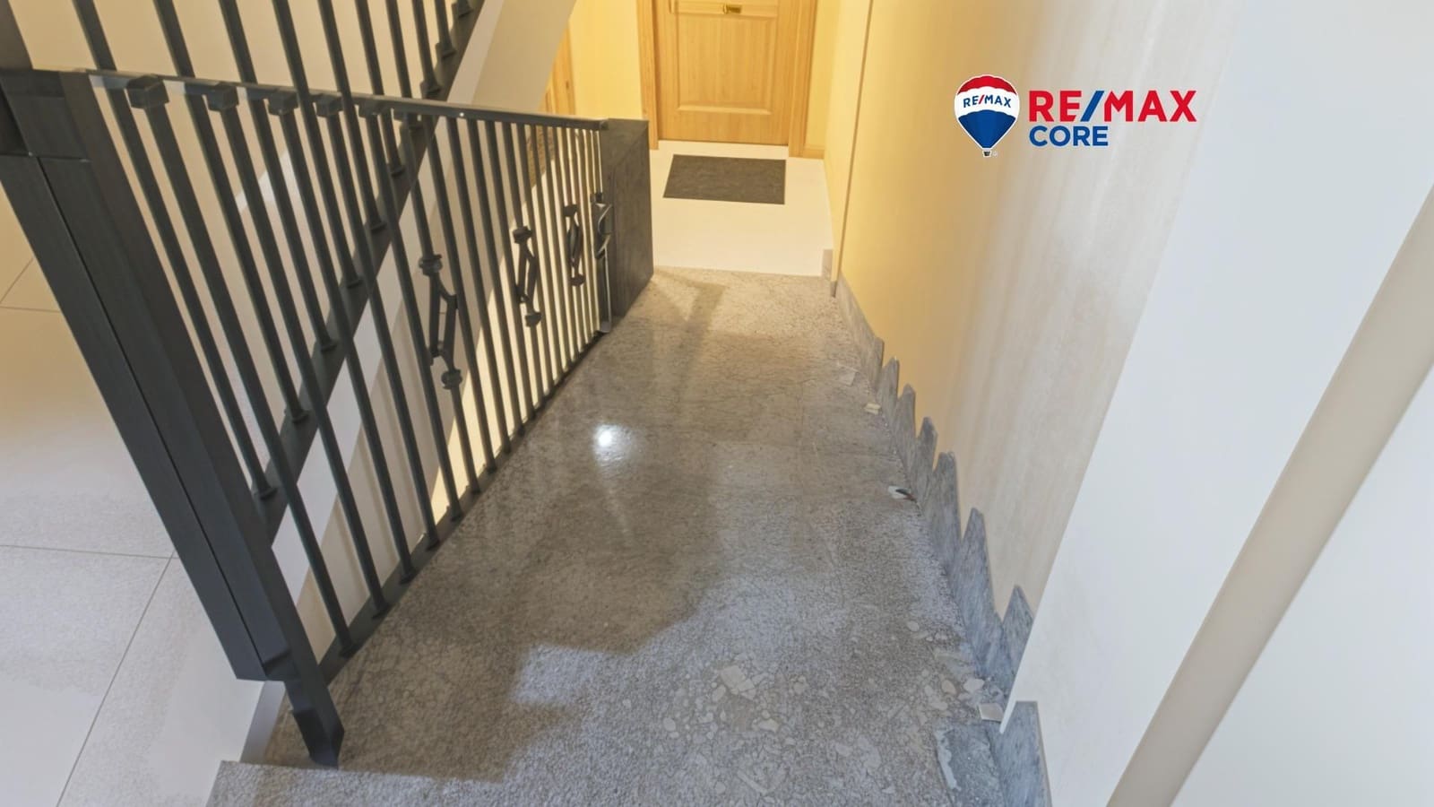 2 bedroom Flat for sale in Navalmoral de la Mata - € 90,000 (Ref: 9431073)