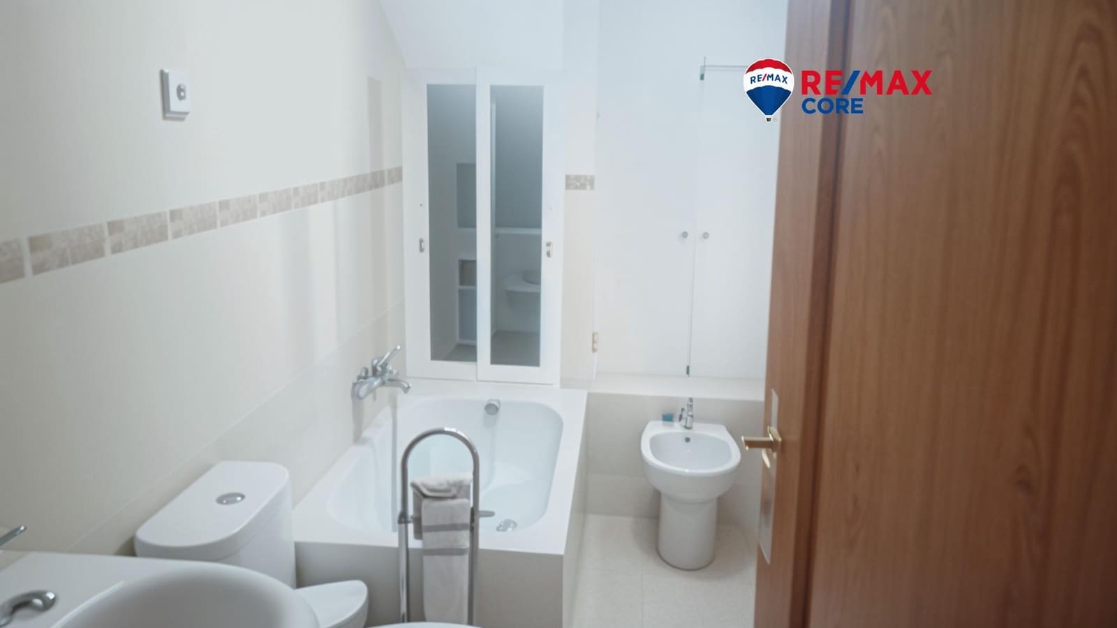 2 bedroom Flat for sale in Navalmoral de la Mata - € 90,000 (Ref: 9431073)