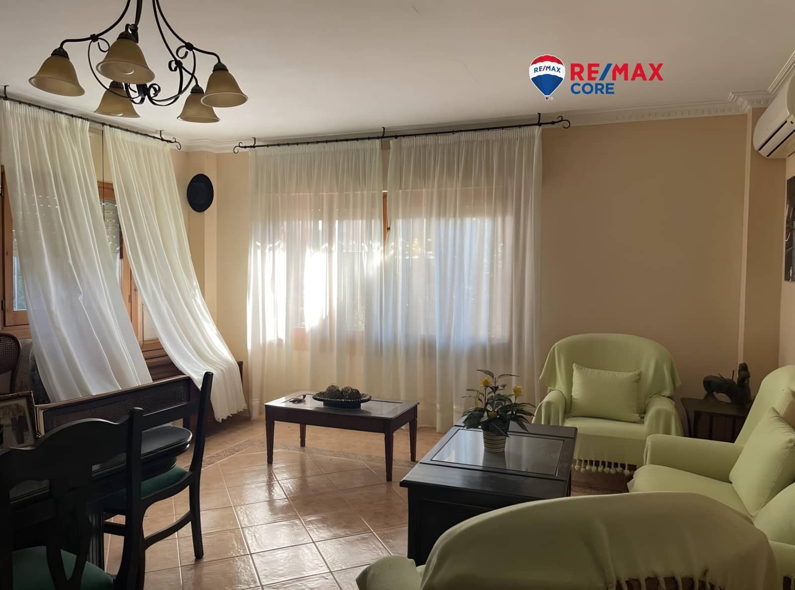 5 quarto Moradia para venda em Almendralejo com piscina garagem - 283 500 € (Ref: 9449187)