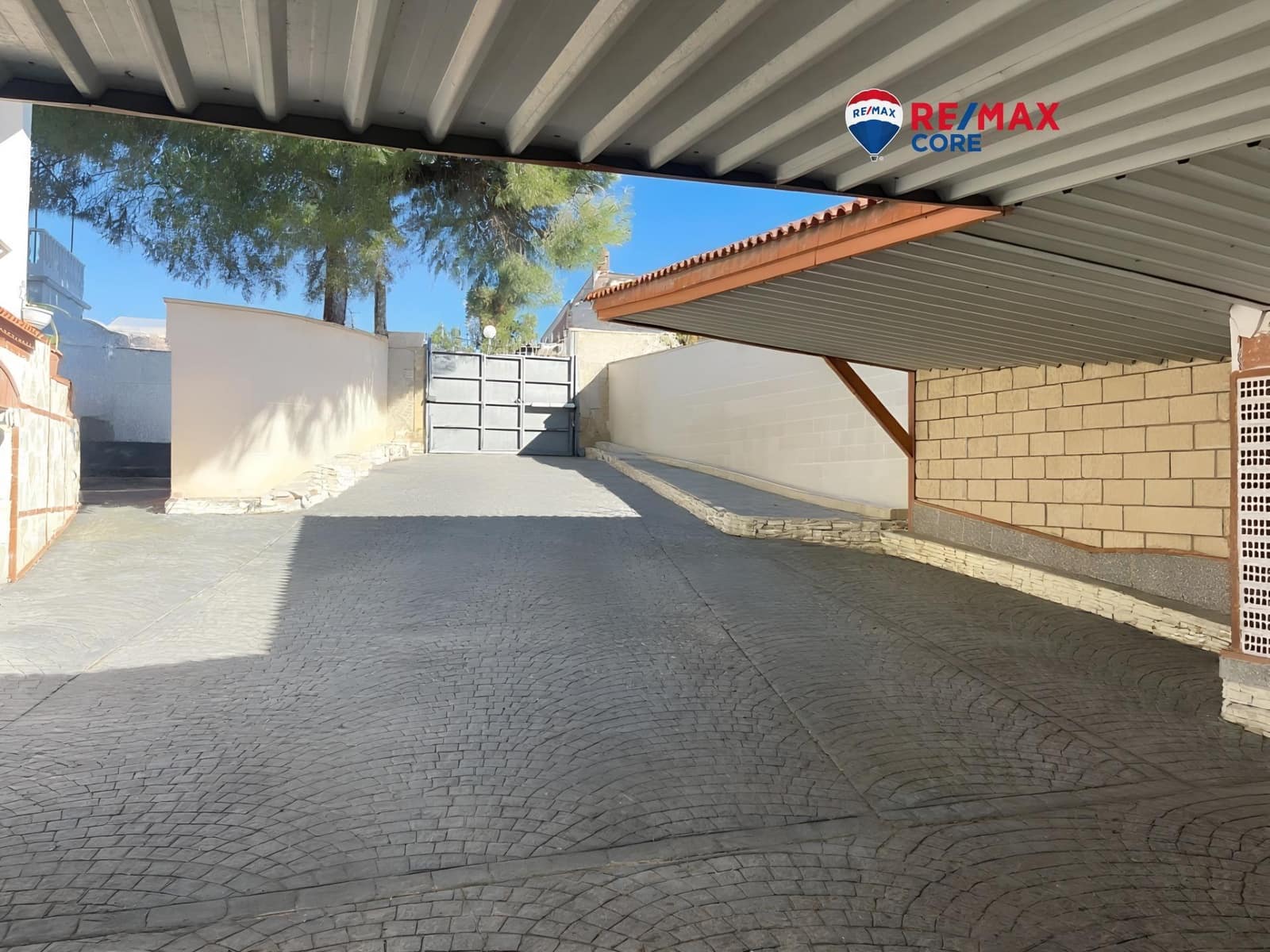 5 quarto Moradia para venda em Almendralejo com piscina garagem - 283 500 € (Ref: 9449187)