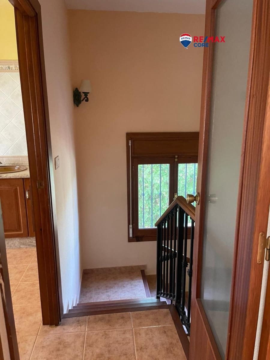 5 quarto Moradia para venda em Almendralejo com piscina garagem - 283 500 € (Ref: 9449187)