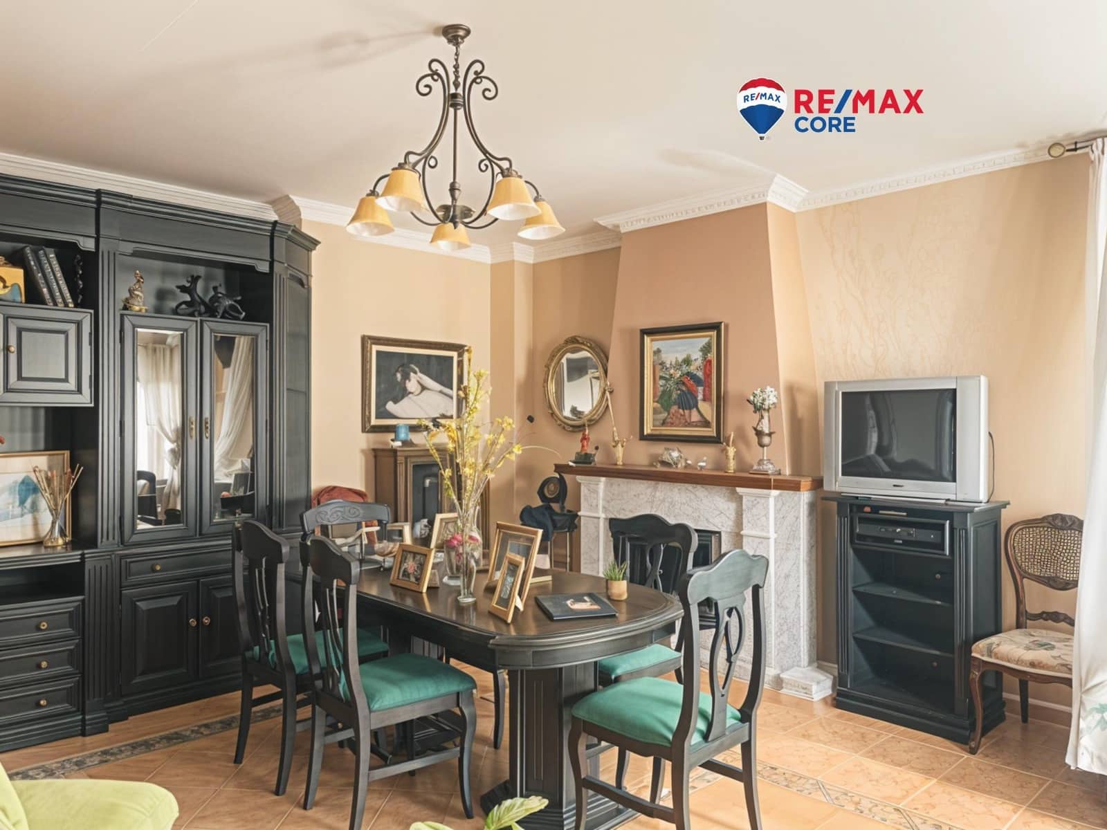 Chalet de 5 habitaciones en Almendralejo en venta con piscina garaje - 283.500 € (Ref: 9449187)