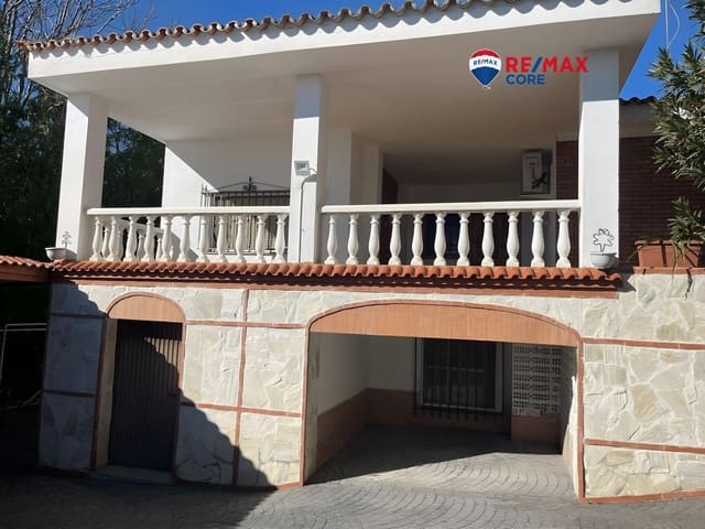 Chalet de 5 habitaciones en Almendralejo en venta con piscina garaje - 283.500 € (Ref: 9449187)