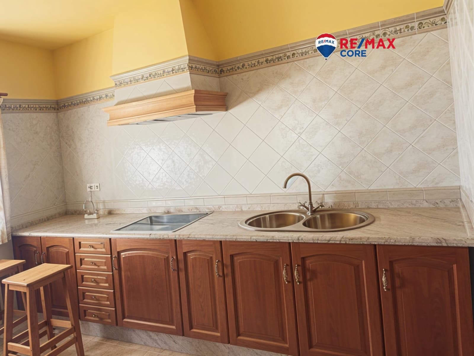 Chalet de 5 habitaciones en Almendralejo en venta con piscina garaje - 283.500 € (Ref: 9449187)