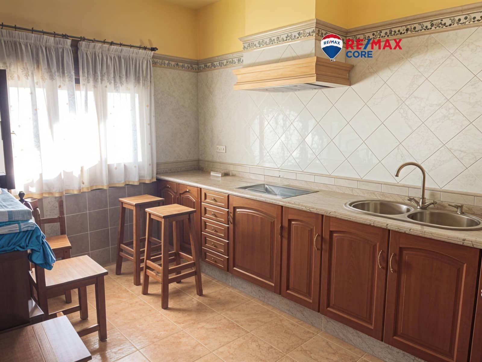 Chalet de 5 habitaciones en Almendralejo en venta con piscina garaje - 283.500 € (Ref: 9449187)