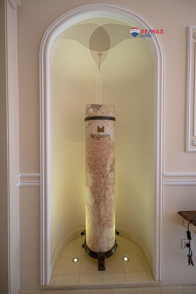 6 soverom Villa til salgs i Feria med svømmebasseng garasje - € 453 200 (Ref: 9450884)