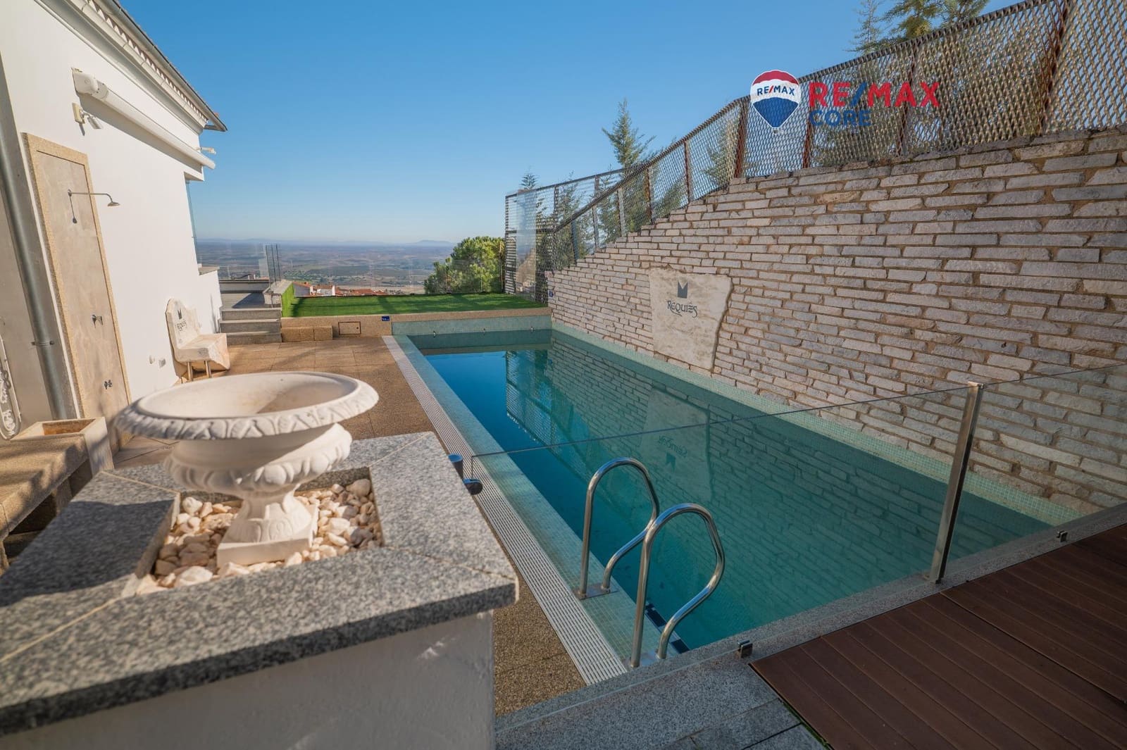 6 soverom Villa til salgs i Feria med svømmebasseng garasje - € 453 200 (Ref: 9450884)