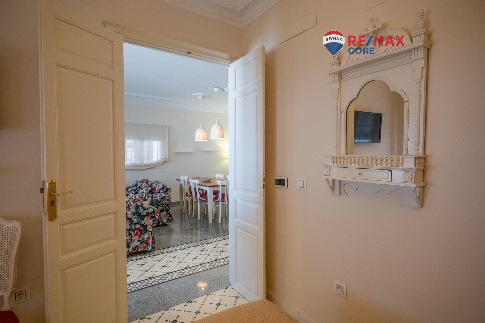 6 soverom Villa til salgs i Feria med svømmebasseng garasje - € 453 200 (Ref: 9450884)