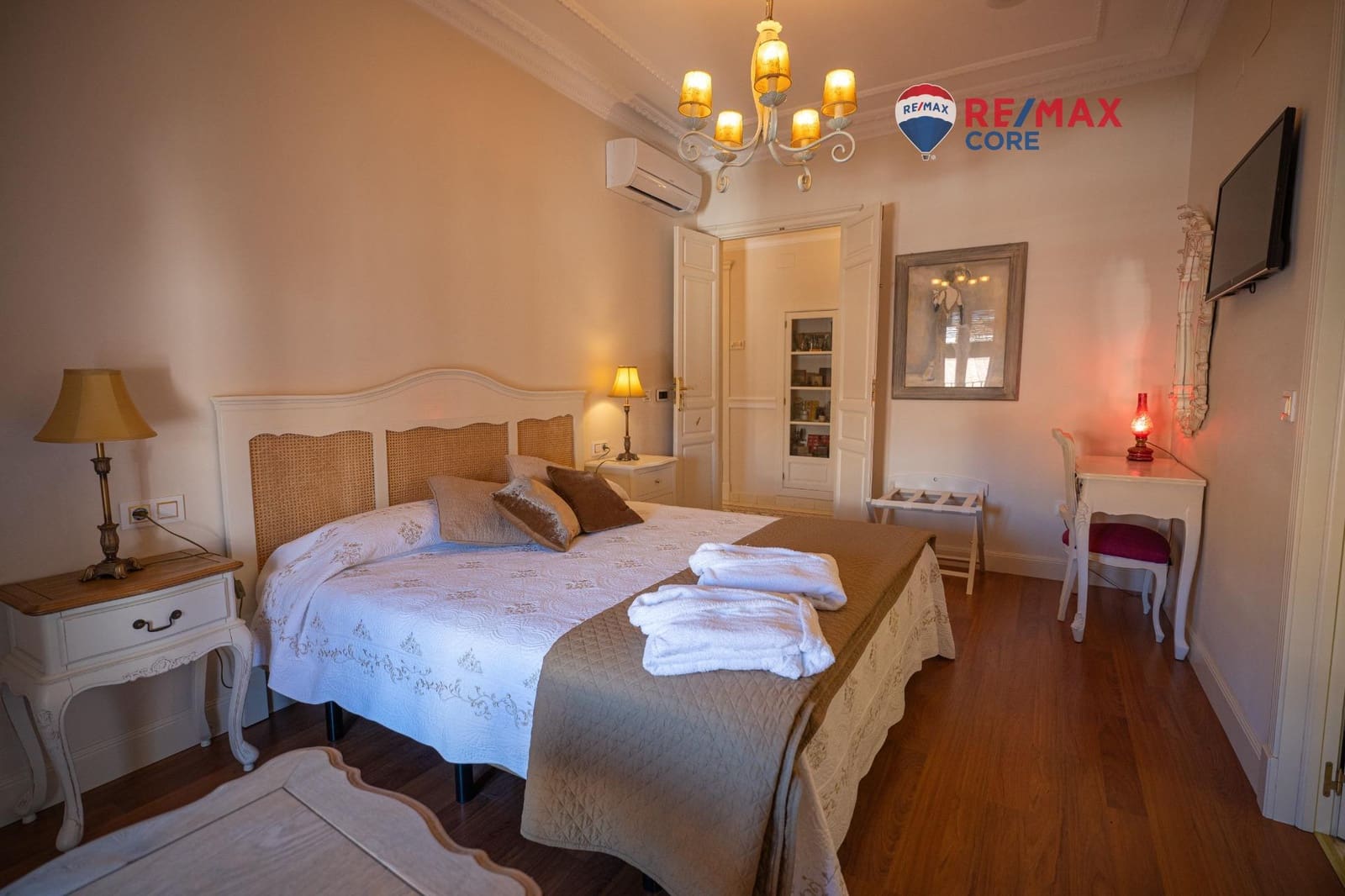 6 soverom Villa til salgs i Feria med svømmebasseng garasje - € 453 200 (Ref: 9450884)